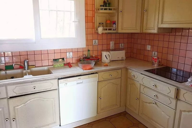 Superb property in the middle of a magnificent garden with large swimming pool