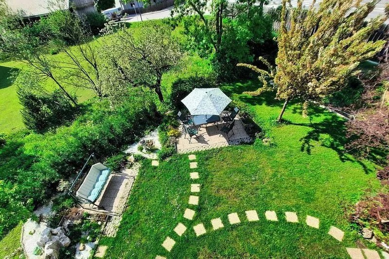 Deerwood Villa-Sky Vocation 2-storey Apartment with Bled Castle View