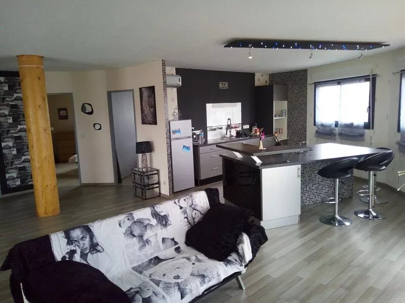 LOFTCOSY 115M2 in a round wooden house, WIFI and BEIN free sport