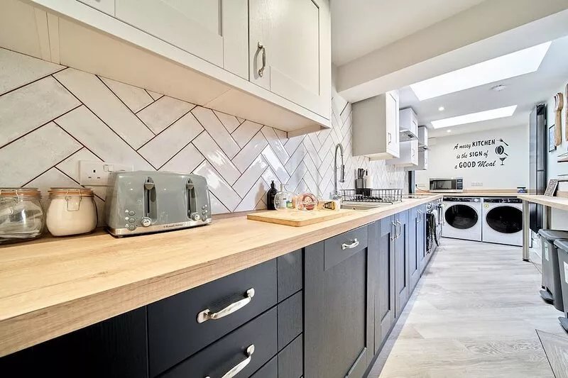 A spacious and modernised Victorian terrace house for larger groups