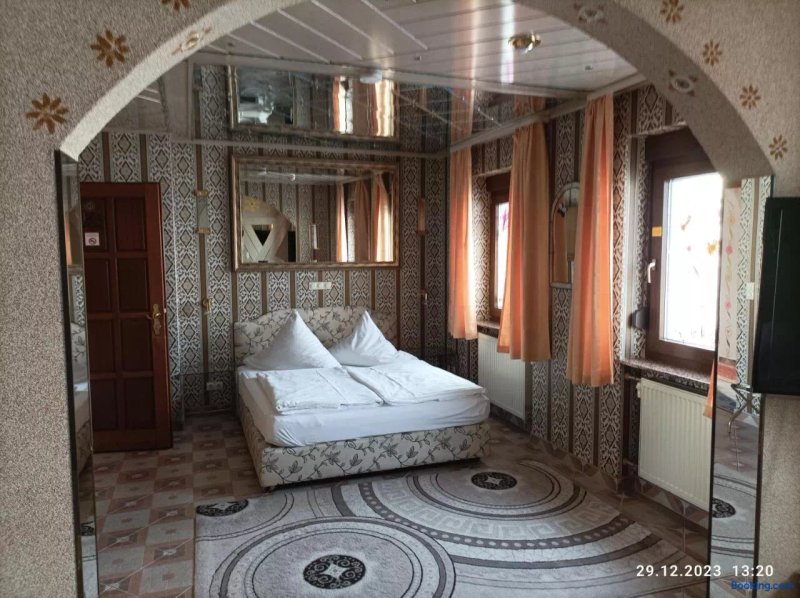 Central Hotel
