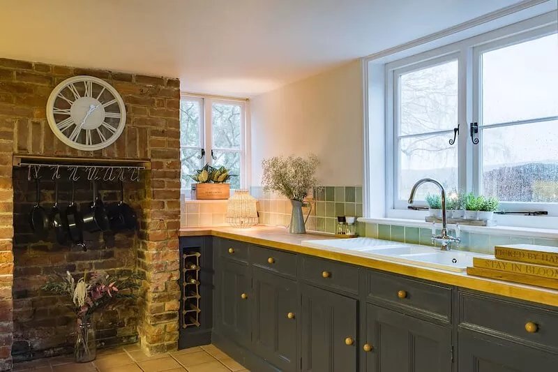 Wow, wow! Amazing immaculate period house and hot tub by Bloom Stays