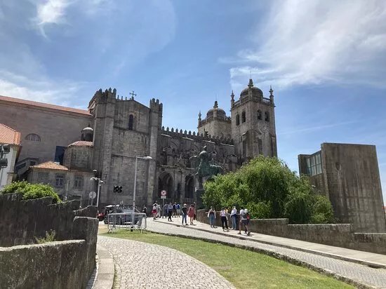 Monumento ao Bispo D. Pedro Pitoes