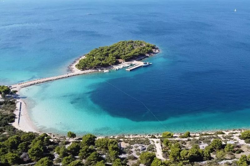 Tasteful vacation home for max. 6 persons (3 bedrooms), only 50m from the beach