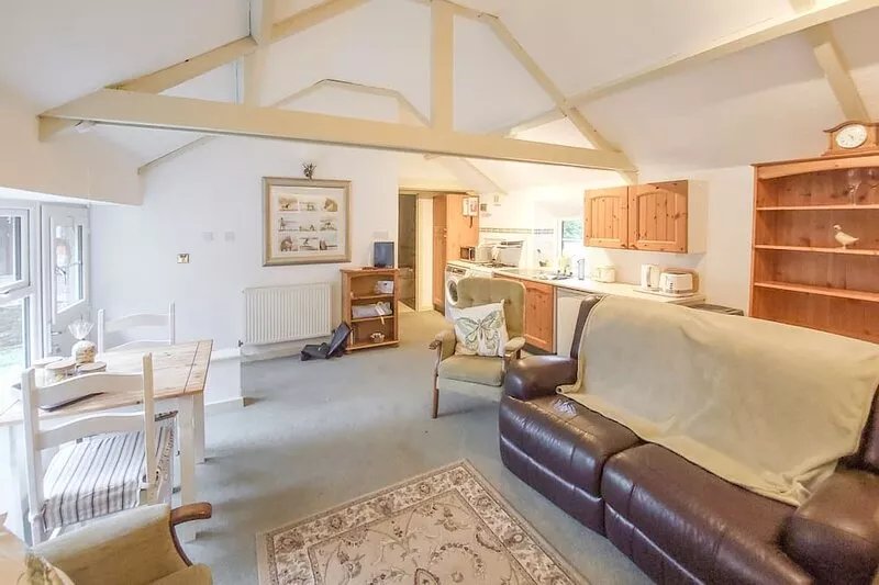 1 bedroom accommodation in Llannon, Llanelli