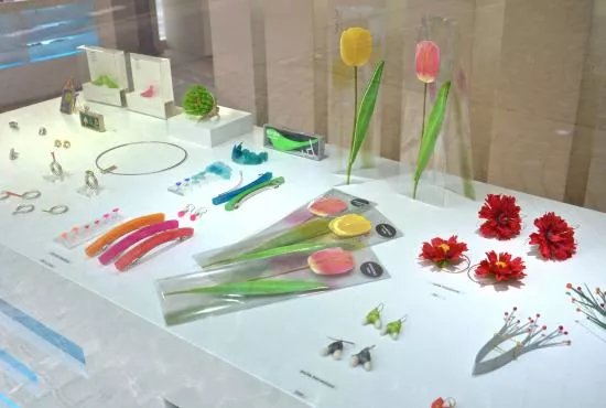 Caractere, atelier galerie bijoux et objets contemporains