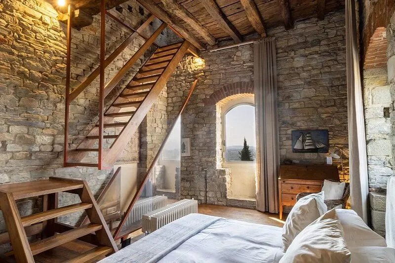 Design resort in the heart of Tuscany. 20 mins from Florence. Sleeps 15.