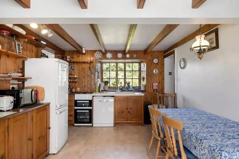 Characterful Cottage in Penryn, Private Parking