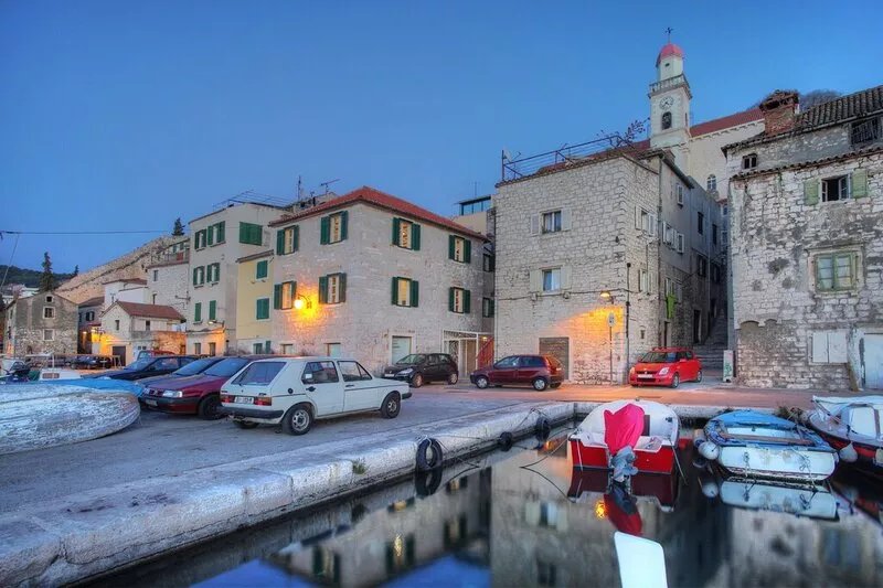 Casa Marina - Waterfront Apartment with Stunning Views
