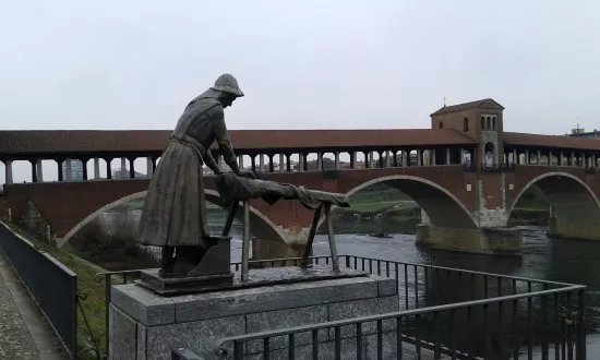 Statua della Lavandaia