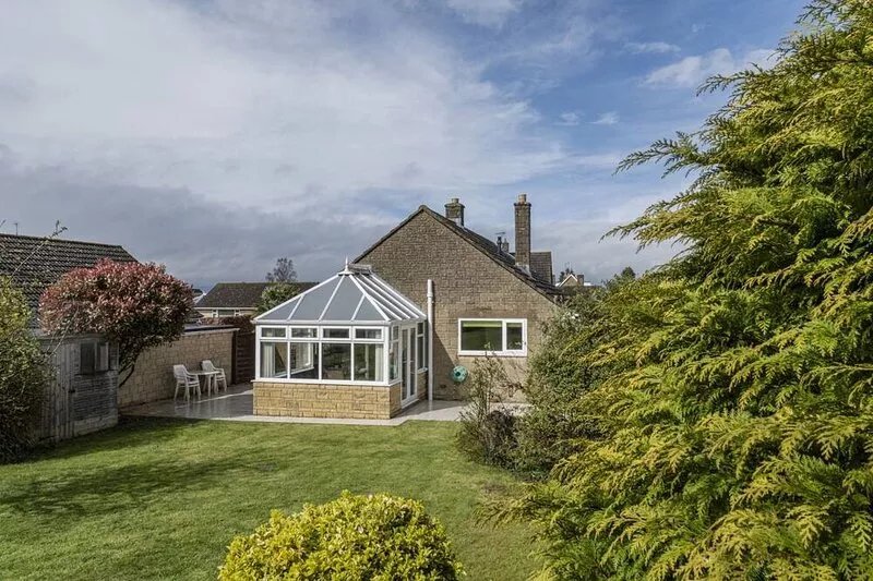 Hillside -  a cottage that sleeps 4 guests  in 2 bedrooms
