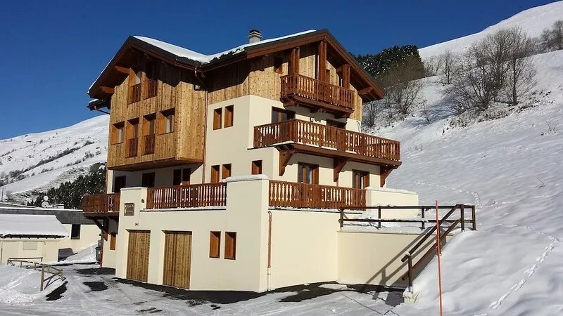 large spacious cottage on an ideal site for winter sports, summer and