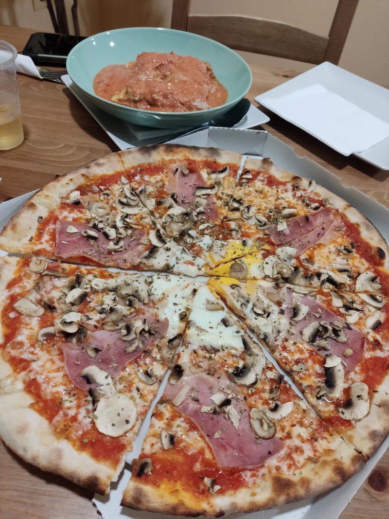Motu Nui Pizzeria