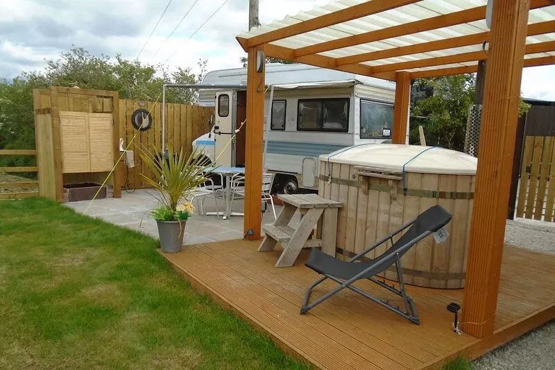 retro 70,s bedford camper with own hot tub  , sauna   and pool by reservation