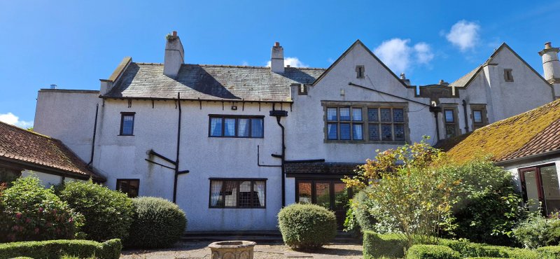 HIGHCLIFFE COTTAGE, pet friendly, with a garden in Flamborough