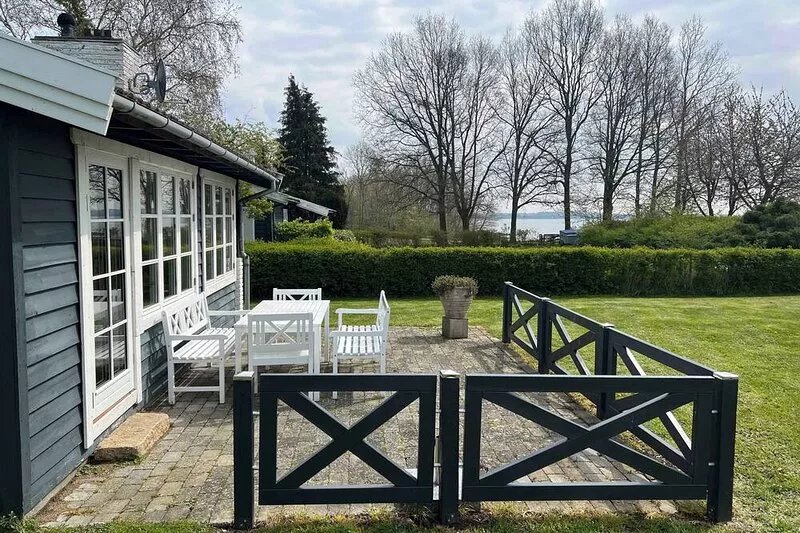 Lovely holiday home with a view of the water