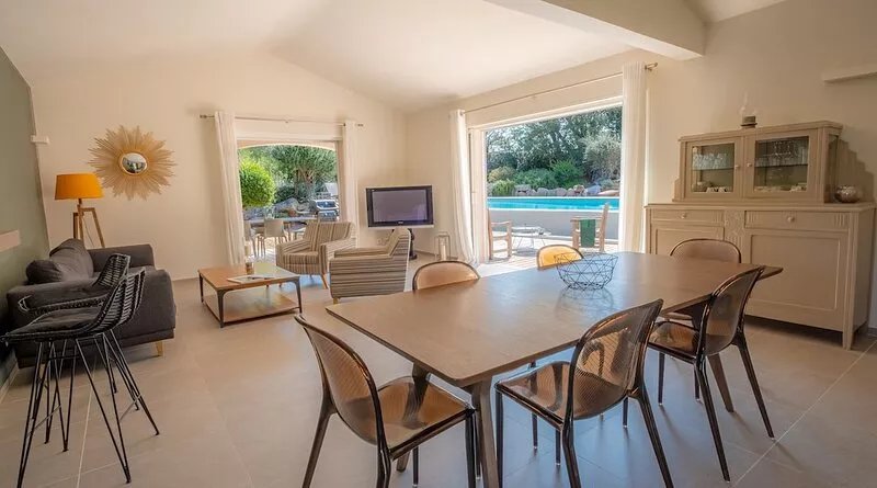 Charming villa with heated pool near Santa-Giulia