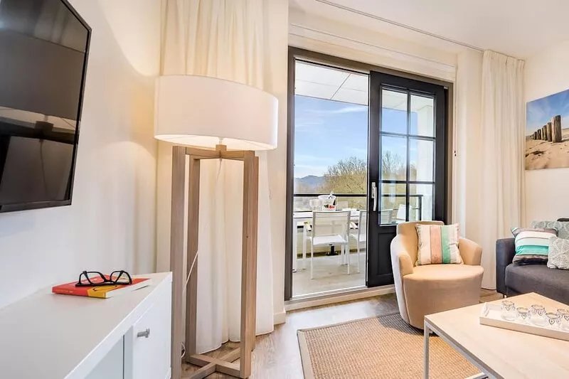 Luxurious apartment with two bathrooms, 1 km from the beach