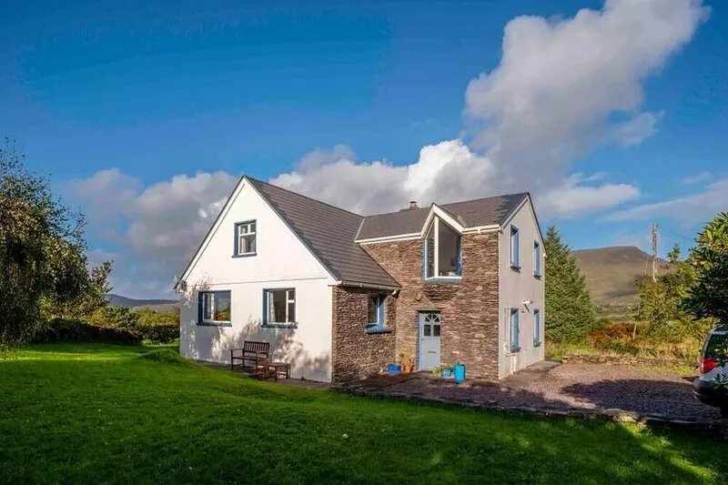Beachside holiday home in stunning location overlooking the wild Atlantic way.