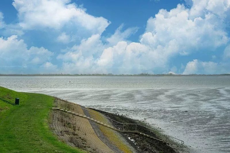 Luxury villa on the Eastern Scheldt with sauna and stunning views.