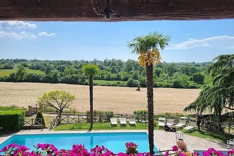 Villa Armenide: A splendid seventeenth-century three-story historical villa