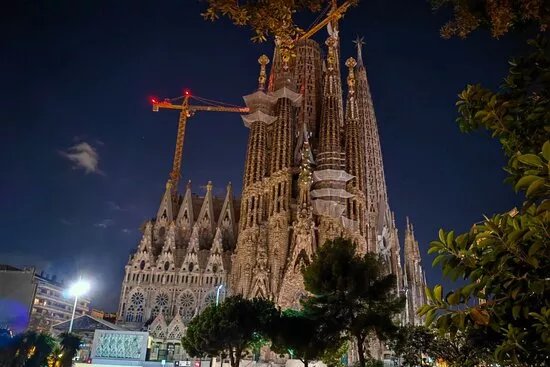 "Siguiendo los pasos de masones: Barcelona" by GAM Agency