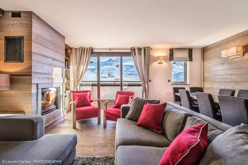 Large luxury apartment COURCHEVEL 1650 facing the slopes, resort center