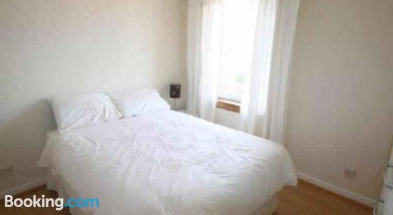 34 Broomhouse Apartment