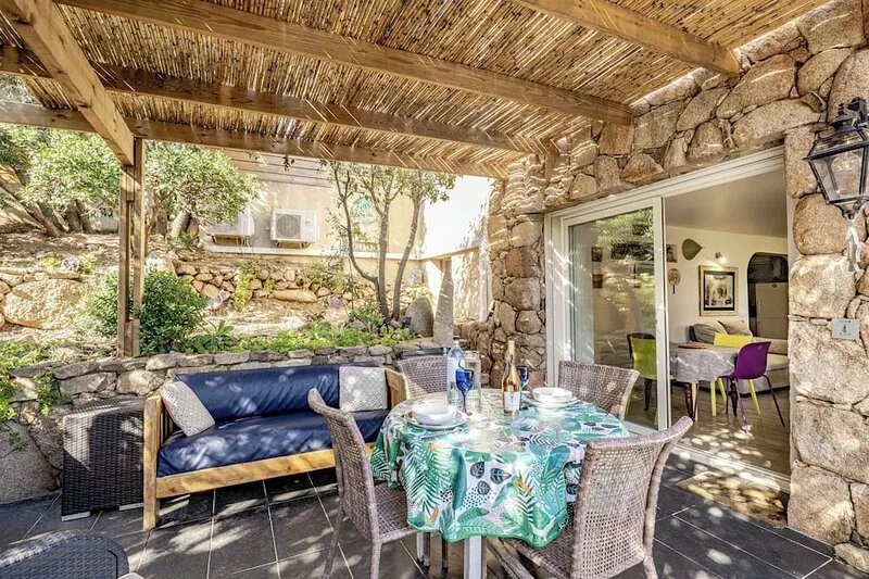PALOMBAGGIA beaches 2Km, peacefull, value for money, Air conditioning / WIFI