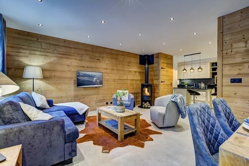 Chalet apartment,  centre of Chamonix, spacious 2 bedrooms with cosy fireplace