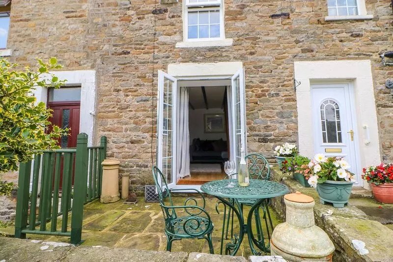 2 WEST HASWICKS, pet friendly, character holiday cottage in Westgate