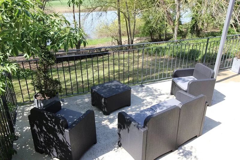 Waterfront house (furnished with tourism ***)