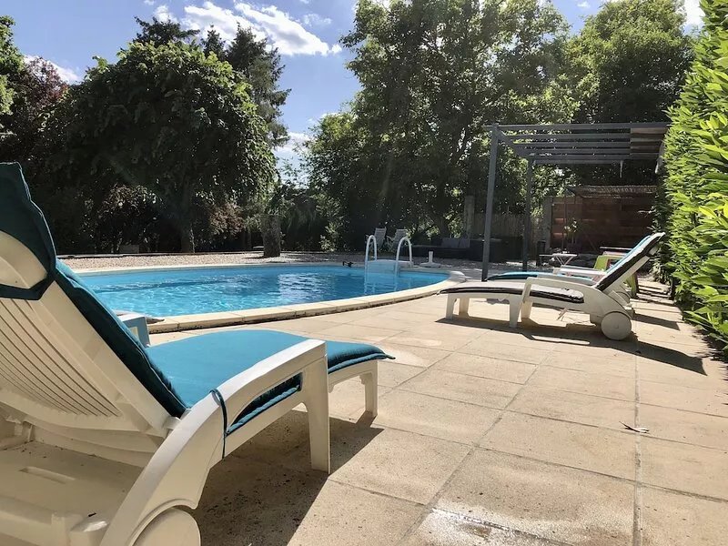 Cottage Au Bonheur Dupré with heated pool in season in a park with trees 1.2 ha