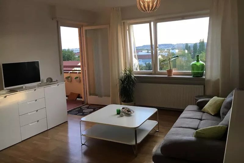Sunny penthouse, VERY good location, airport/trade fair with S-Bahn only 2