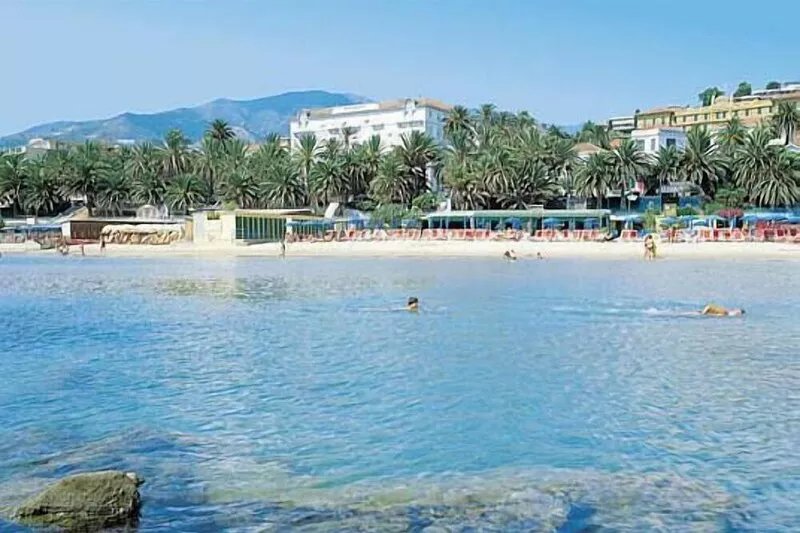 Sanremo: 2 rooms apartment in front of beaches with panoramic sea view + wifi