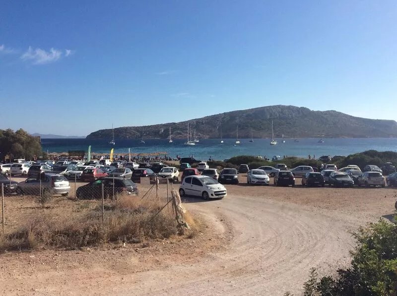 Combines acquaintance of Athens and holidays by the sea (***********)