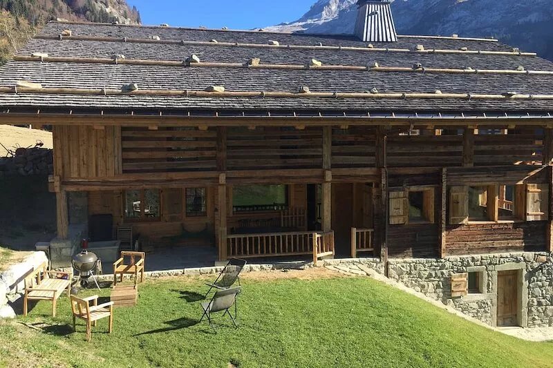 Charming chalet renovated 4 *, Grand Bornand, 205m2, close to the ski slopes