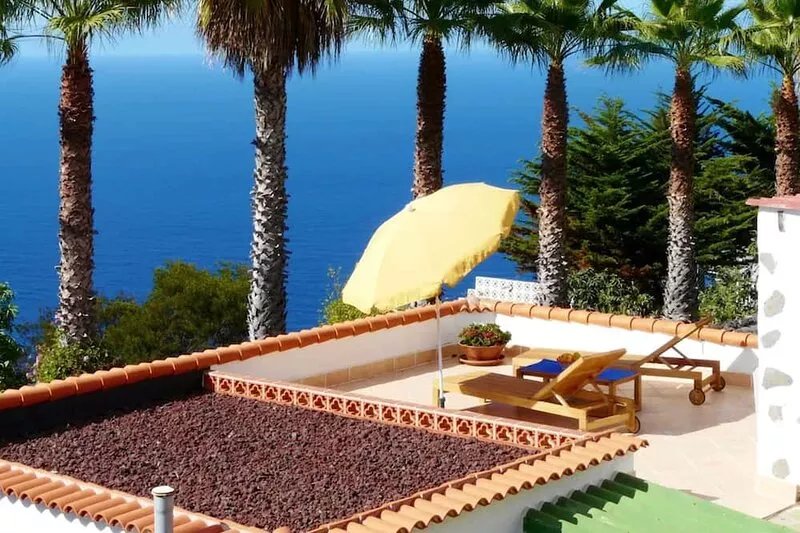 On the Finca Seguro with a stunning sea view far from tourism