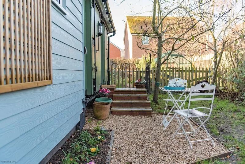 Plumcot Halt by Bloom Stays - sleeps 2 in 1 bedroom