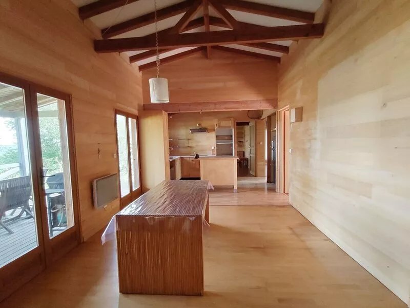 Hidden 140 m² chalet in a luxuriant green setting, in the heart of Tarn district