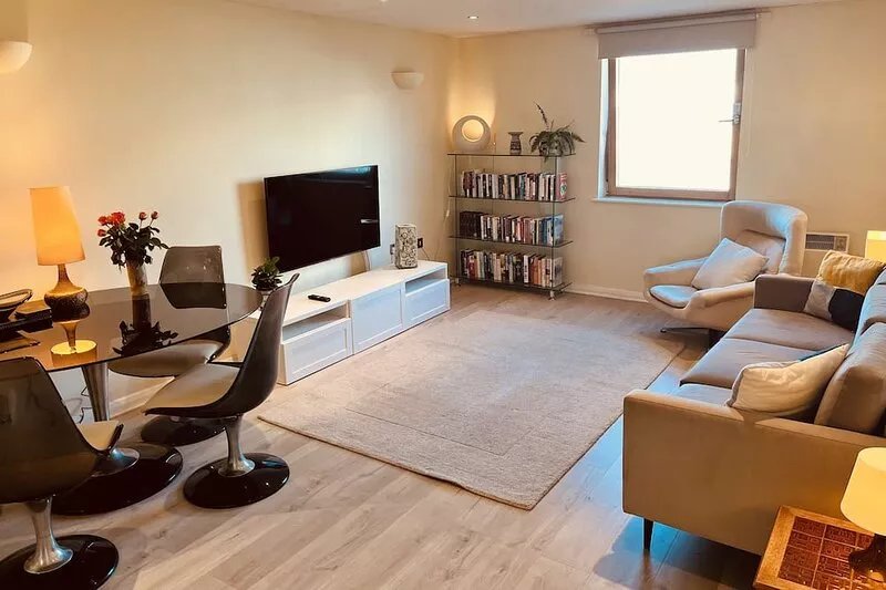 Stunning 2 bedroom Fulham / Chelsea Border Flat WiFi  by river!