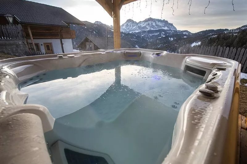 Chalet Rich App. Milandura, with mountain view, balcony, private garden
