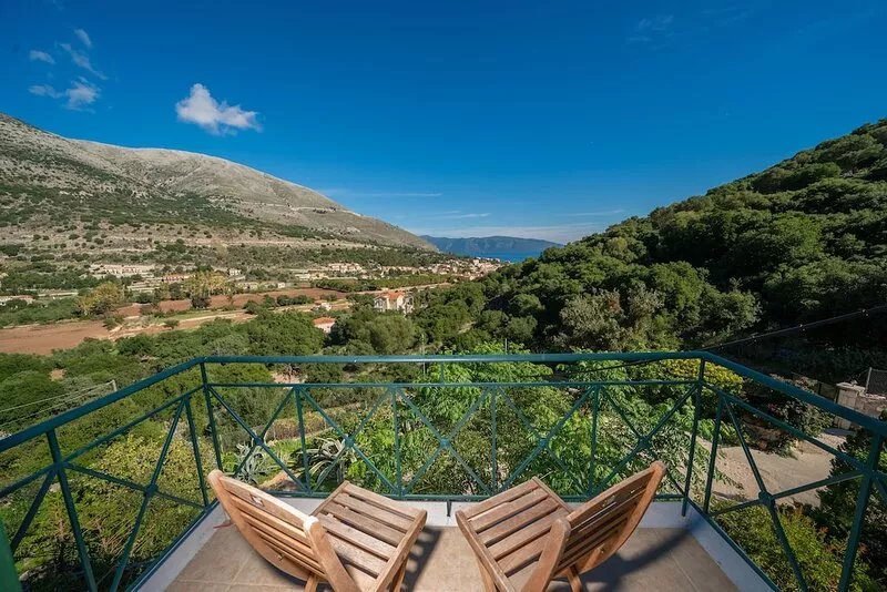 Full equipped villa with sea and mountain view 500meters from Agia Efimia center