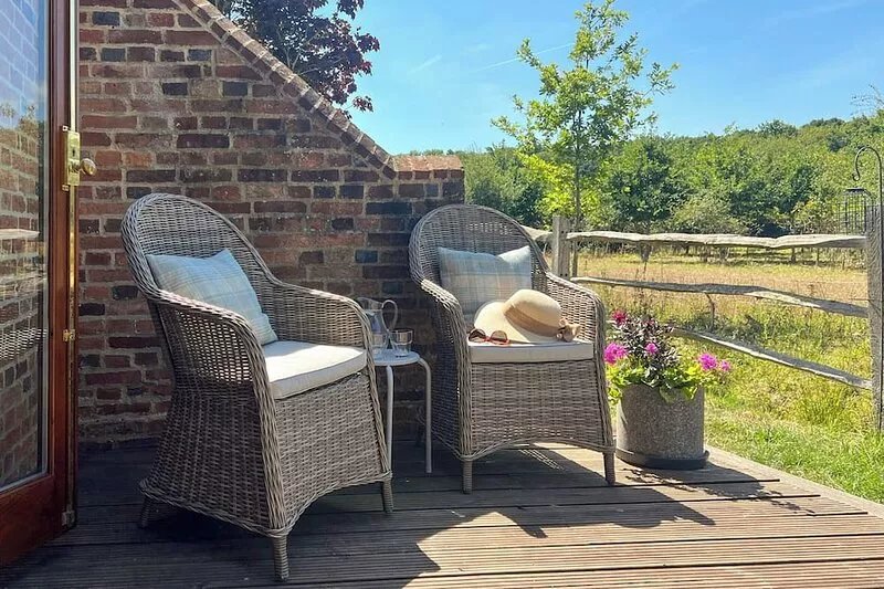 2 bedroom accommodation in Goose Green, Pulborough