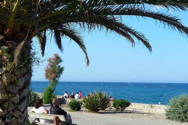 Ground floor very nice villa 200m beach, private garden, carport, WiFi, quiet