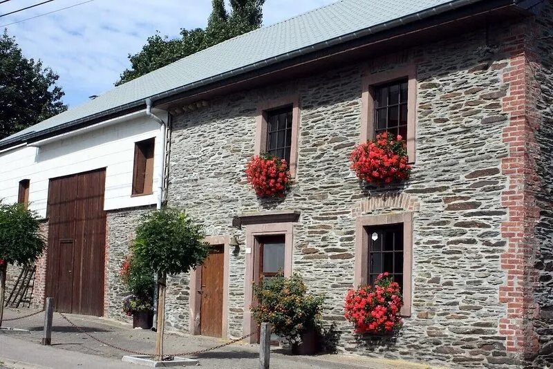 Farmhouse from the 18th century, 140m², clean, in the countryside, 1000 m