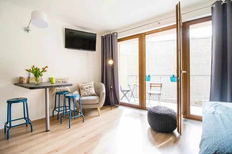 ������ ������ w/Patio, 10 min to Centre, 10 years of experience