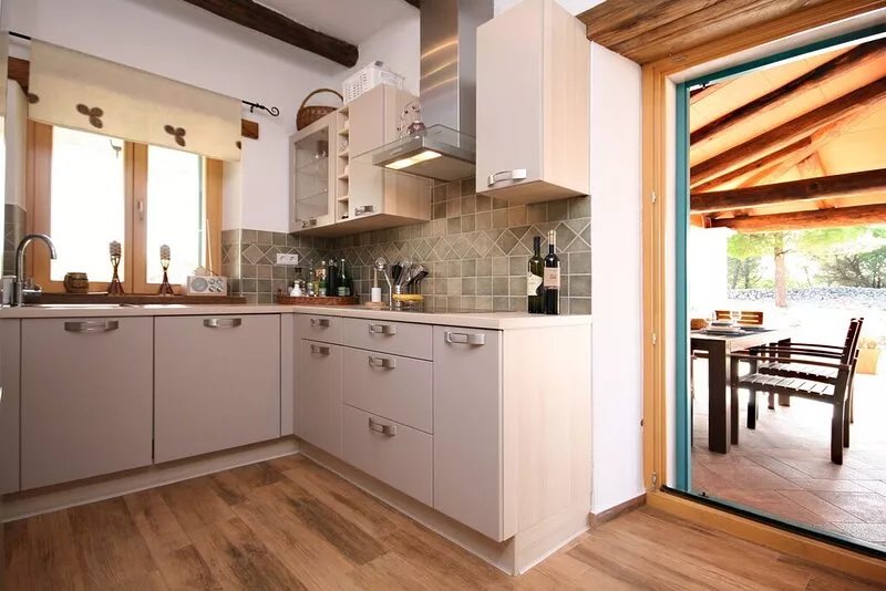 Cozy Retreat with Pool, Surrounded by Olive Groves & Vineyards