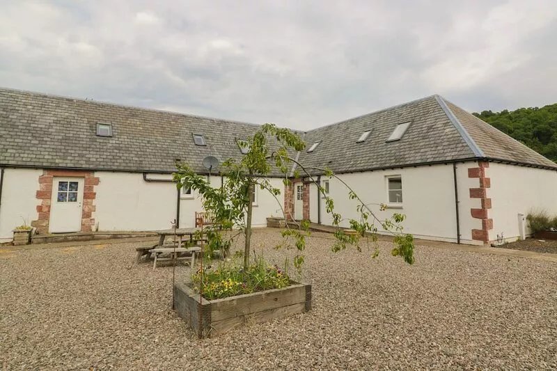 LON COTTAGE, pet friendly, with a garden in Blairgowrie