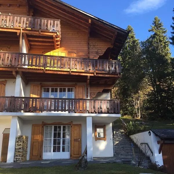 2 Bedroom apartment in Chalet for ski / summer hols.  Fantastic views of  Alps